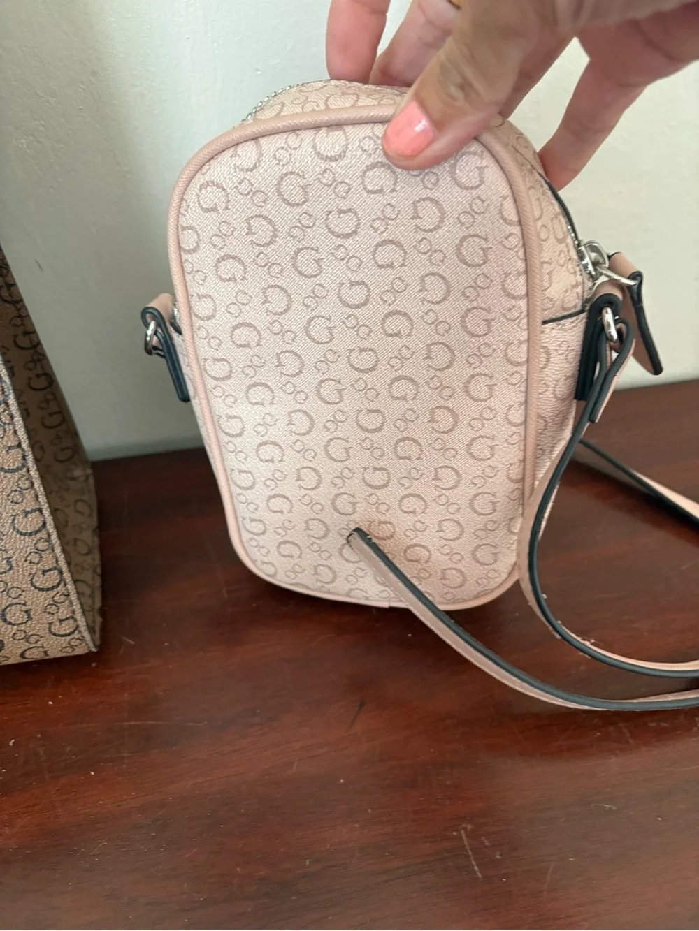 Guess 2 Purse Lot-Mocha/Pink  Oxnard Tote Purse & Pink El Dorado Crossbody Purse